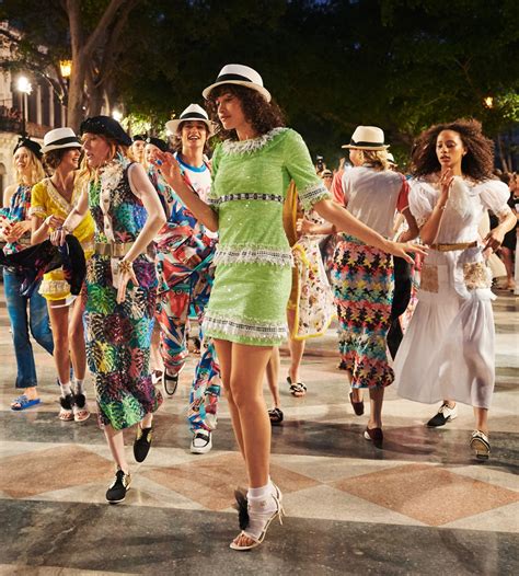 chanel spirng summer 2016 cuba revolzuiotn|How Chanel Cruise 2017 Marks Change in Cuba.